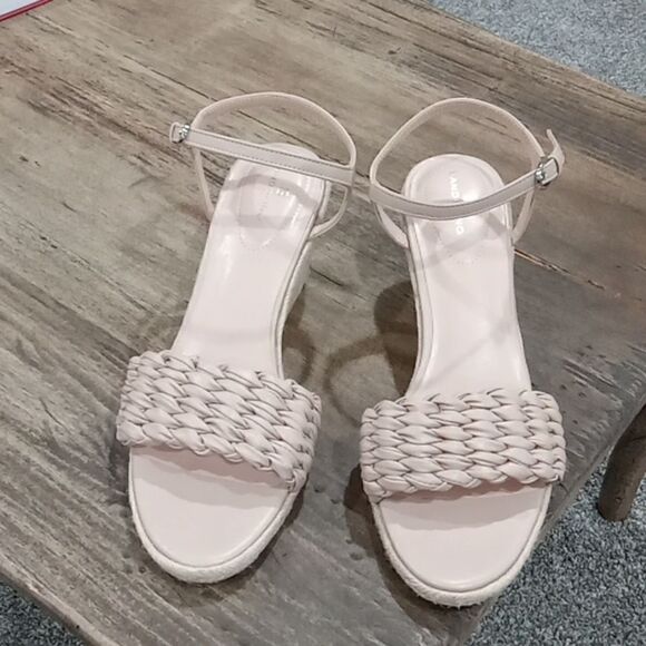 Bandolino "Jingle 3" sandal in color warm sand. 3" wedge heel. Size 11 NWT - Picture 7 of 9